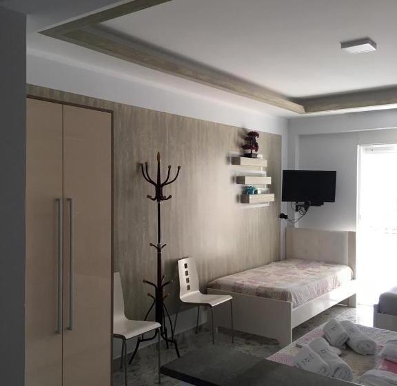 סטודיו דלוקס, Angjelo