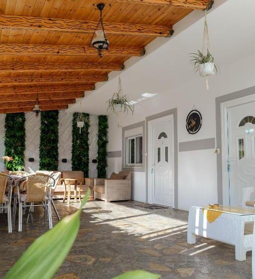 חדר סטודיו סטנדרד, Angjelo