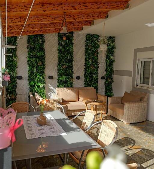 סטודיו סופריור, Angjelo