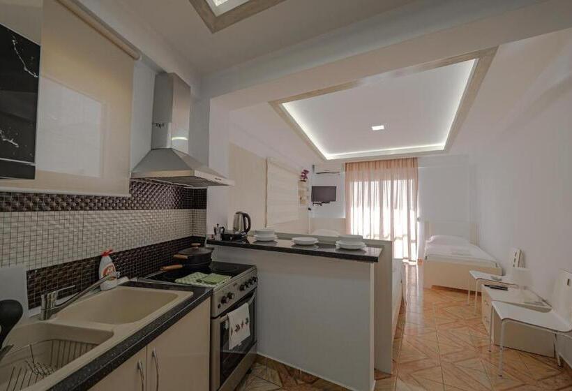 סטודיו סטנדרטי נוף לים, Angjelo