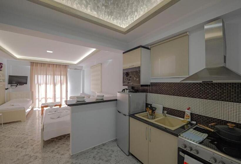 סטודיו דלוקס, Angjelo