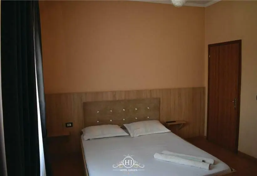 اتاق استاندارد با تخت بزرگ, Jurgen