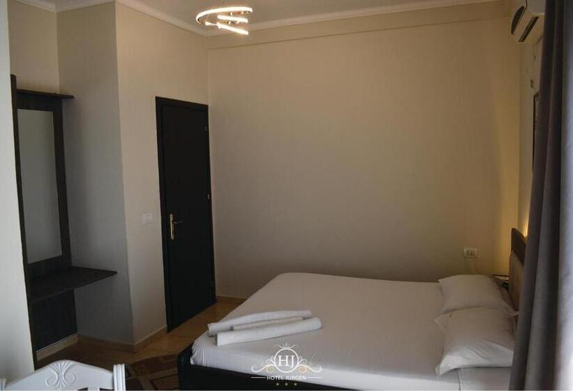 غرفة قياسية سرير كينج, Jurgen