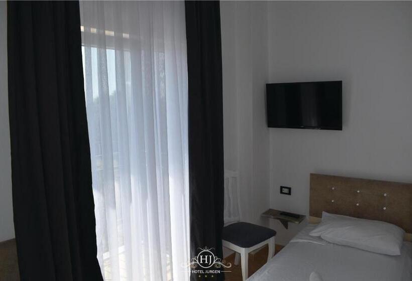 غرفة ديلوكس, Jurgen