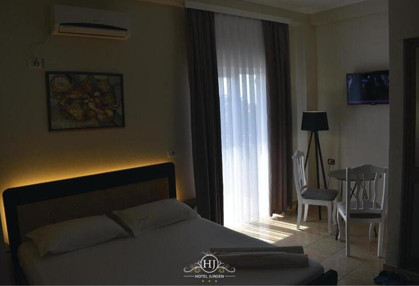 غرفة ديلوكس, Jurgen