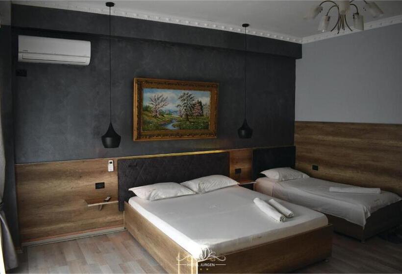 غرفة قياسية ثلاثية مزودة بشرفة, Jurgen