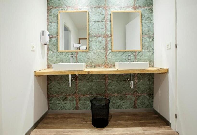 Кровать в Общей Комнате, Koba Hostel