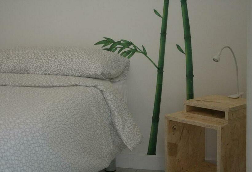 اتاق استاندارد با تراس, Urban Oasis Hostel