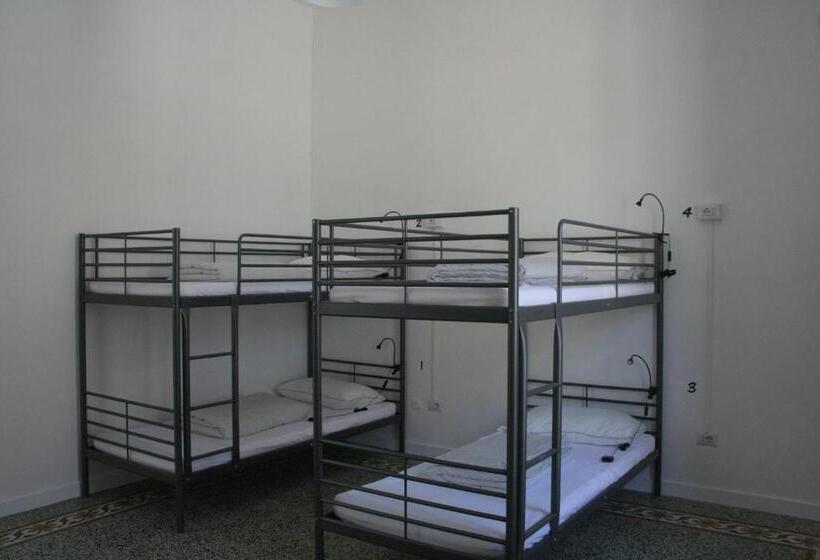 تختخواب در اتاق مشترک, Urban Oasis Hostel