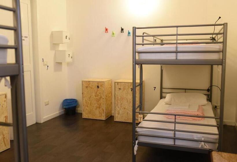 تختخواب در اتاق مشترک, Urban Oasis Hostel