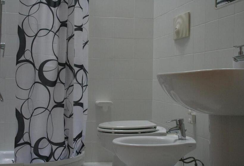 اتاق استاندارد یک نفره, Urban Oasis Hostel