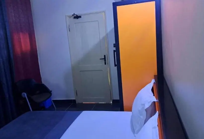 اتاق استاندارد, Room In Guest Room   Royal Blue Guest House Bar Economy Double Bed