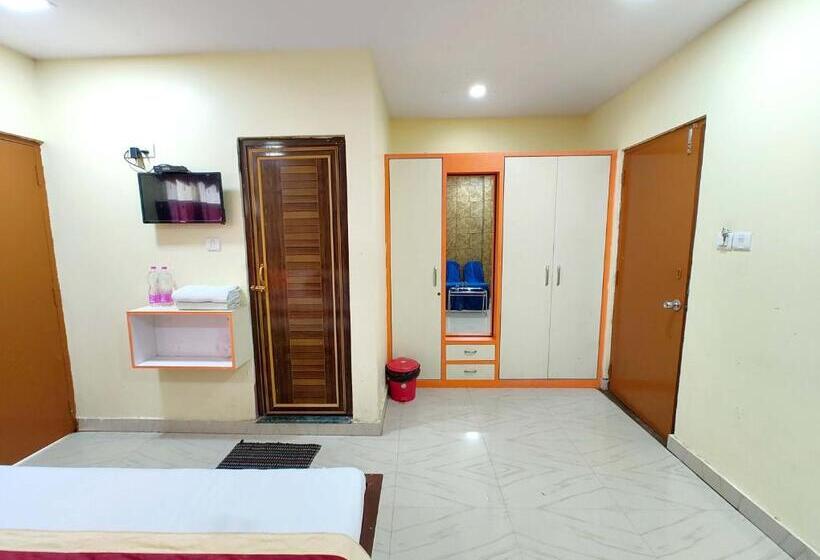 스탠다드 룸 킹사이즈 침대, Goroomgo Hotel Coral Suites Puri   Swimming Pool With Fully Air Conditioned And Spacious Room   Near