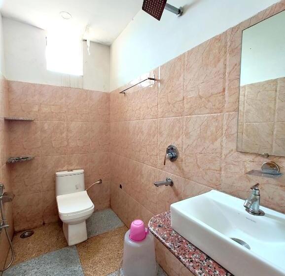 4인용 수피리어 룸, Goroomgo Hotel Coral Suites Puri   Swimming Pool With Fully Air Conditioned And Spacious Room   Near