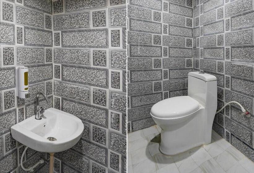 トリプルクラシックルーム, O J.k Hotel And Resturant