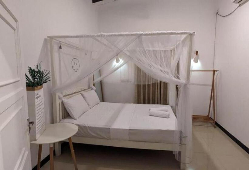 اتاق اکونومی, Yala Safari Grand