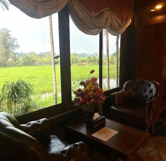 اتاق لوکس, Bantunglom Resort
