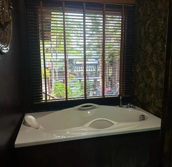 اتاق لوکس, Bantunglom Resort