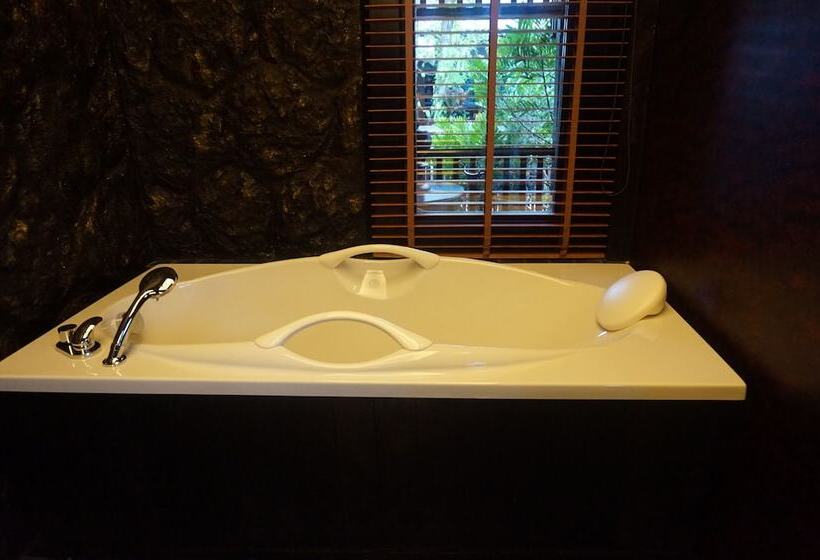 اتاق لوکس, Bantunglom Resort