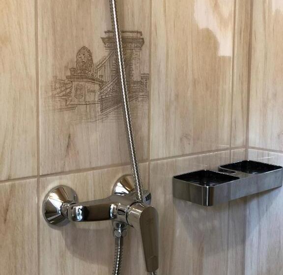 标准间, Tulipán Villa Panzió