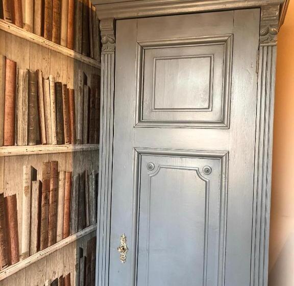 标准间, Tulipán Villa Panzió