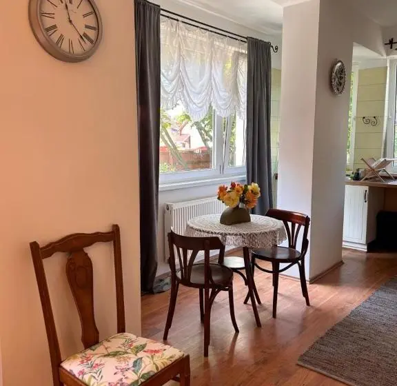 ４ベッドルームハウス, Tulipán Villa Panzió