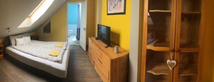 套房, Tulipán Villa Panzió