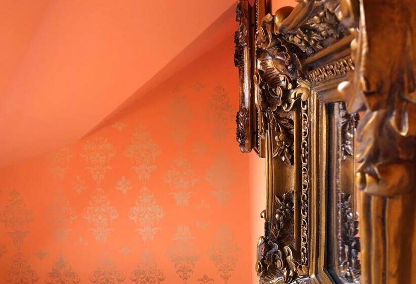 标准间, Tulipán Villa Panzió