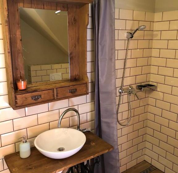 标准间, Tulipán Villa Panzió