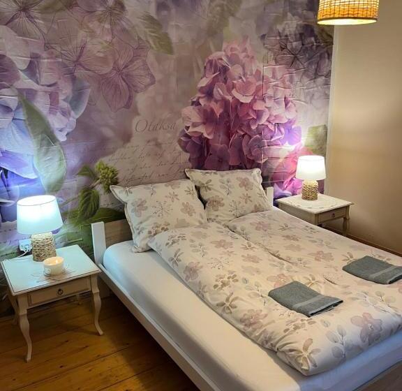 4间卧室的房子, Tulipán Villa Panzió