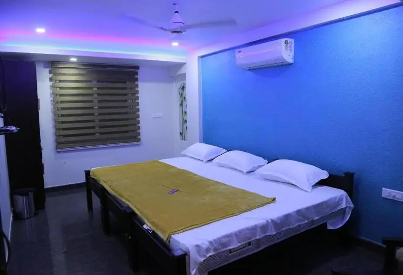 اتاق لوکس سه تخته, Ashoka Residency Chottanikkara