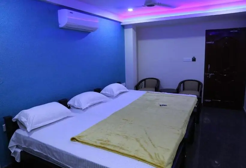 اتاق لوکس سه تخته, Ashoka Residency Chottanikkara