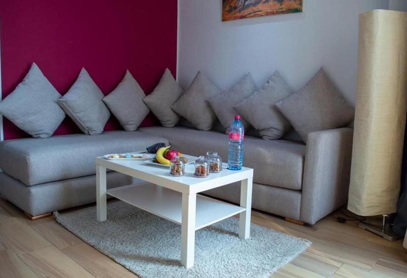 Family flat with terrace, Le Musee