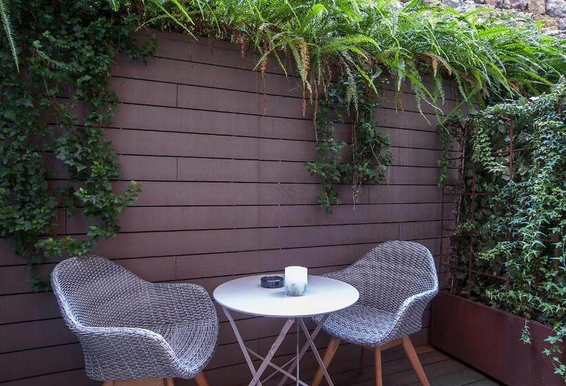 Comfort room with terrace, Sansebay