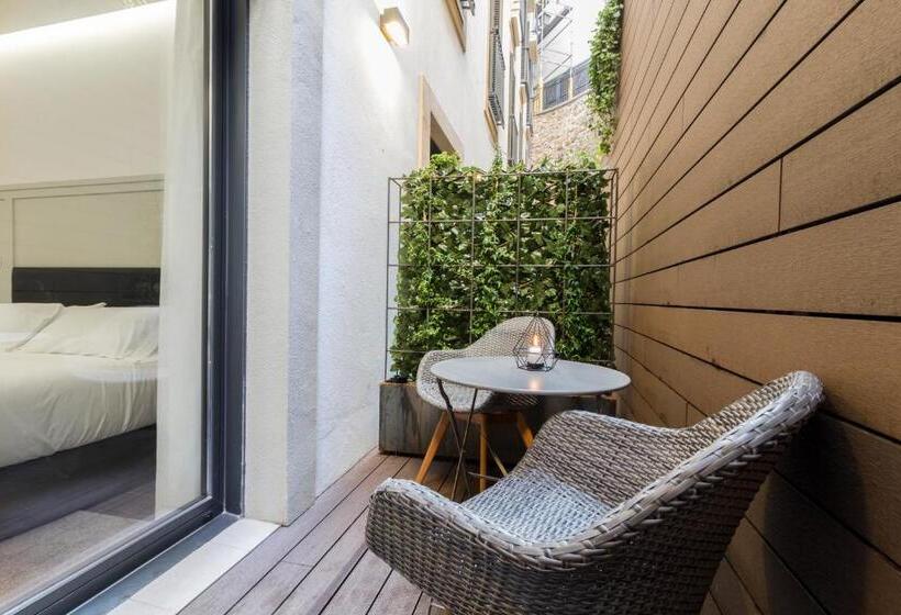 Comfort room with terrace, Sansebay