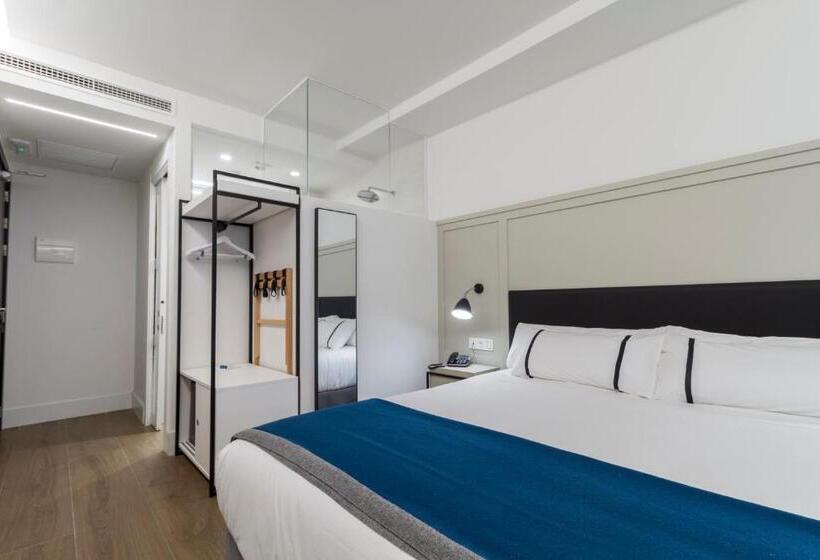 Comfort room with terrace, Sansebay