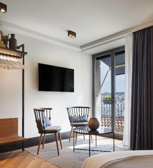 Juniorsviitti, Sansebay