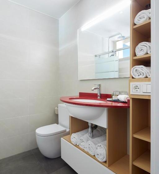 Huoneisto 2 Makuuhuonetta Merinäkymä, Sansebay