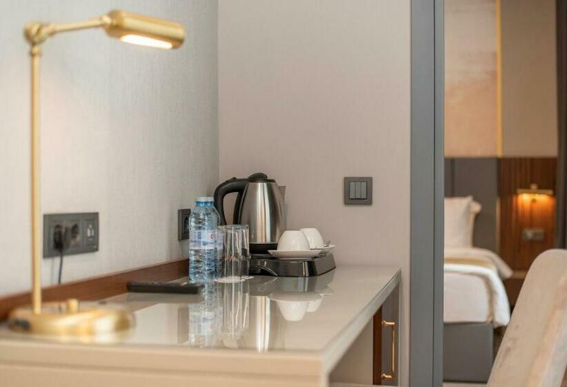 اتاق پریمیوم با بالکن, Tbilisi Chambers, Trademark Collection By Wyndham