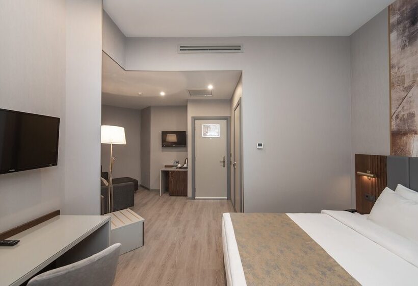 اتاق پریمیوم با بالکن, Tbilisi Chambers, Trademark Collection By Wyndham