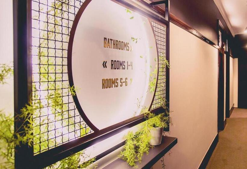 غرفة قياسية حمام مشترك, The Greenroof