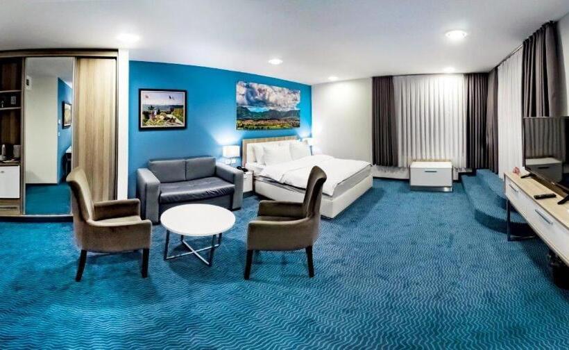 اتاق لوکس با بالکن, Central Hotel, Fitness And Spa