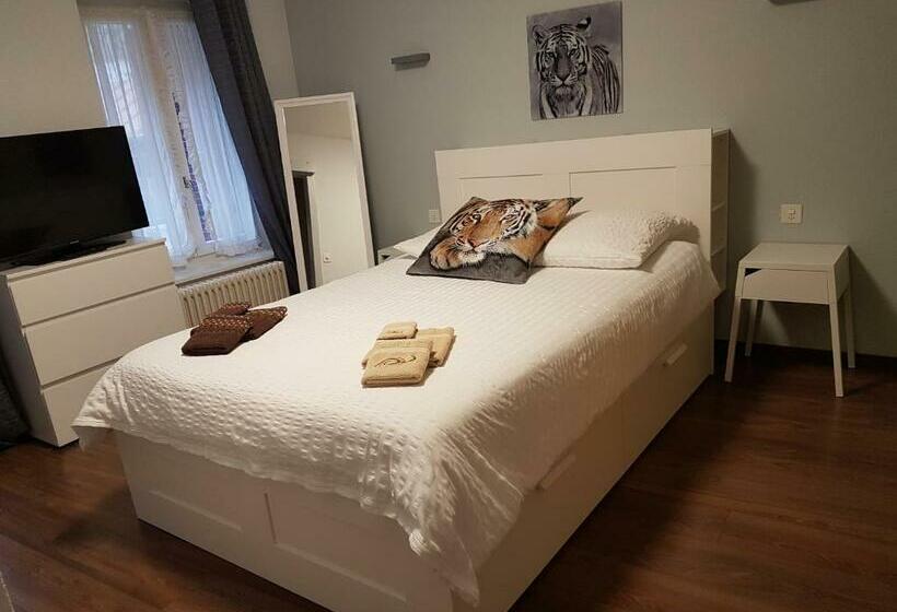 חדר סטנדרט, Du Lac Grandson