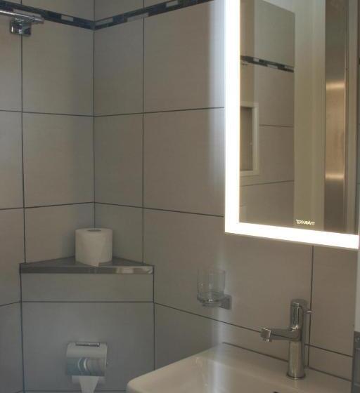 חדר סטנדרט, Du Lac Grandson