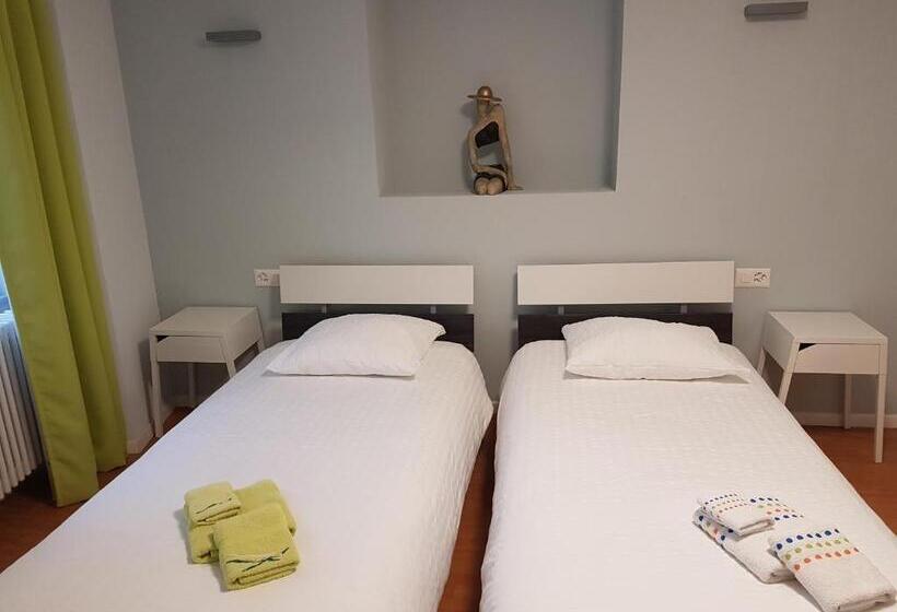 חדר סטנדרט, Du Lac Grandson