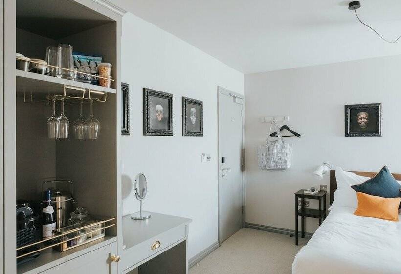 اتاق استاندارد, The Ginger Pig