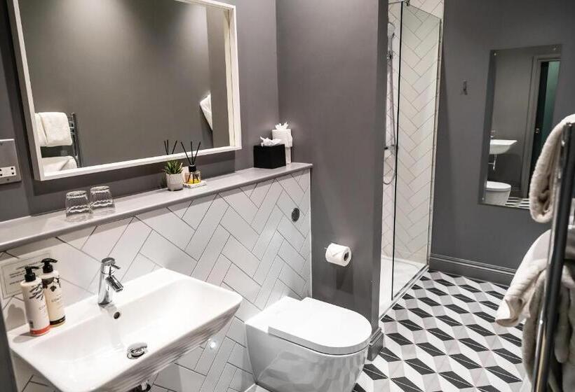 اتاق استاندارد, The Ginger Pig