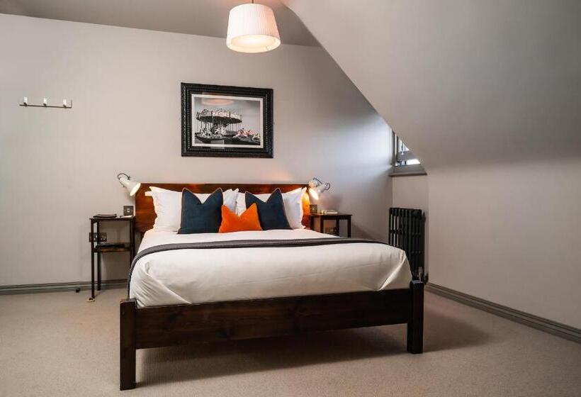 اتاق عادی, The Ginger Pig