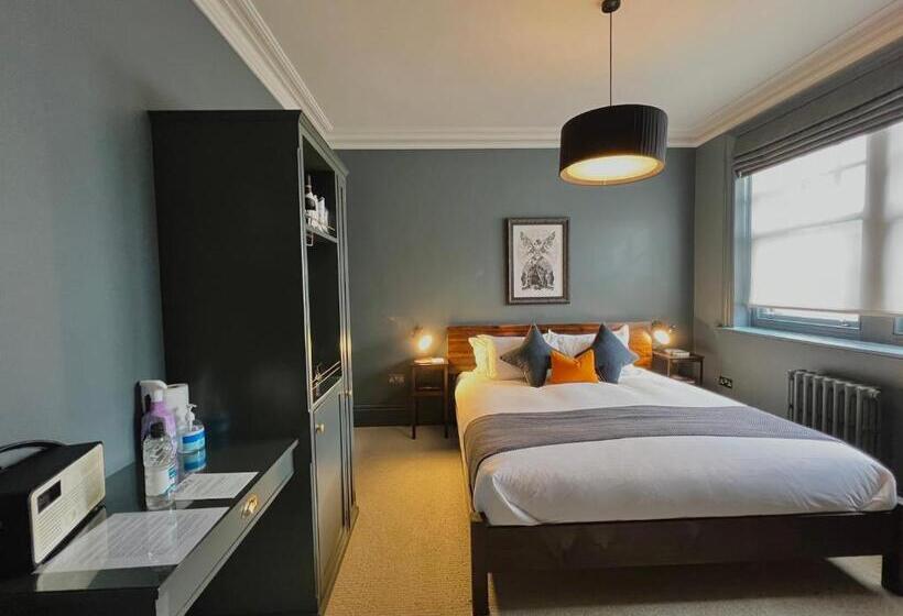 اتاق عادی, The Ginger Pig