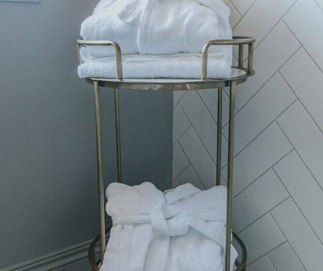 اتاق استاندارد, The Ginger Pig